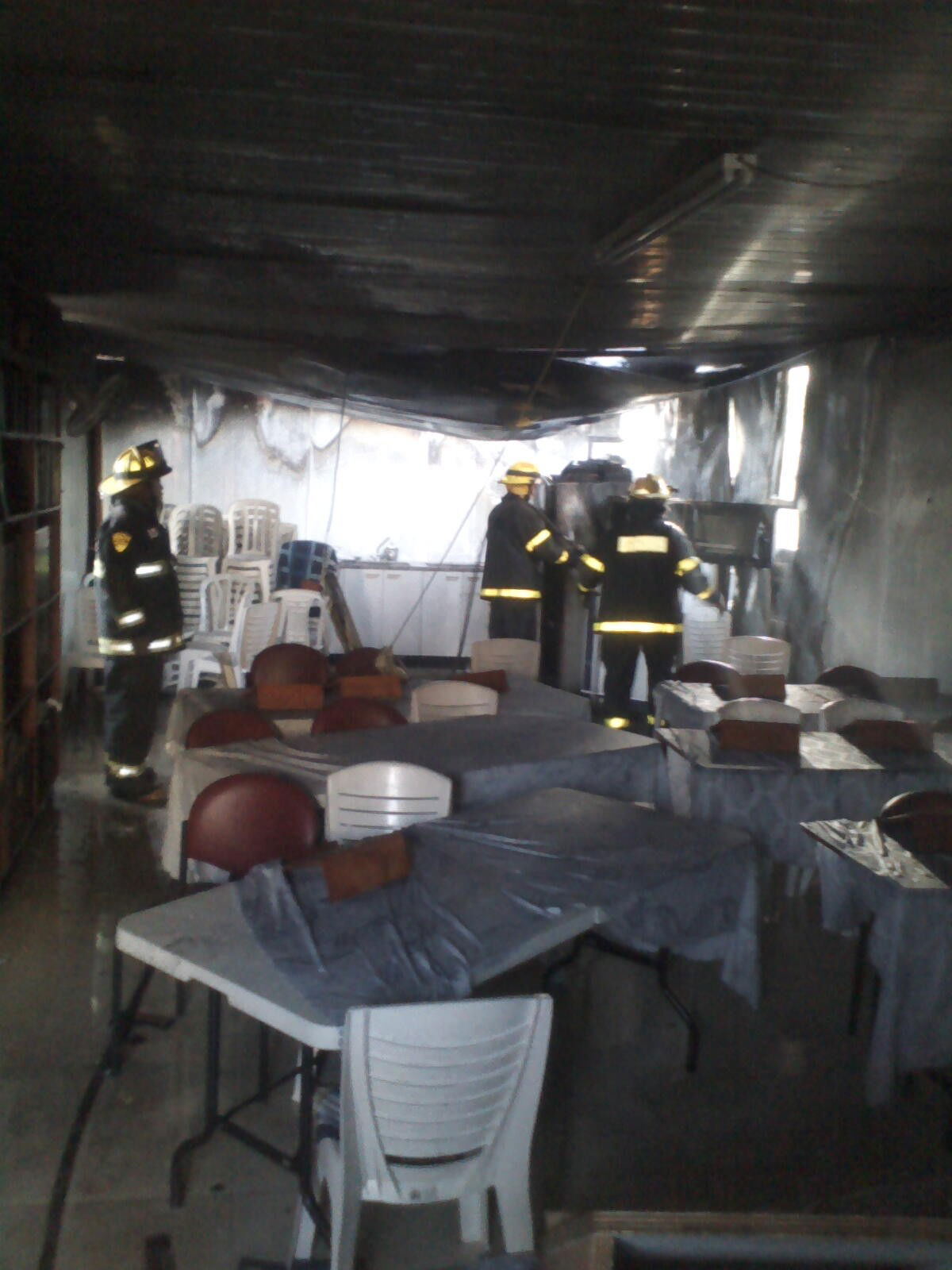 אלעד: בית הכנסת עלה באש, ספרי התורה חולצו בנס