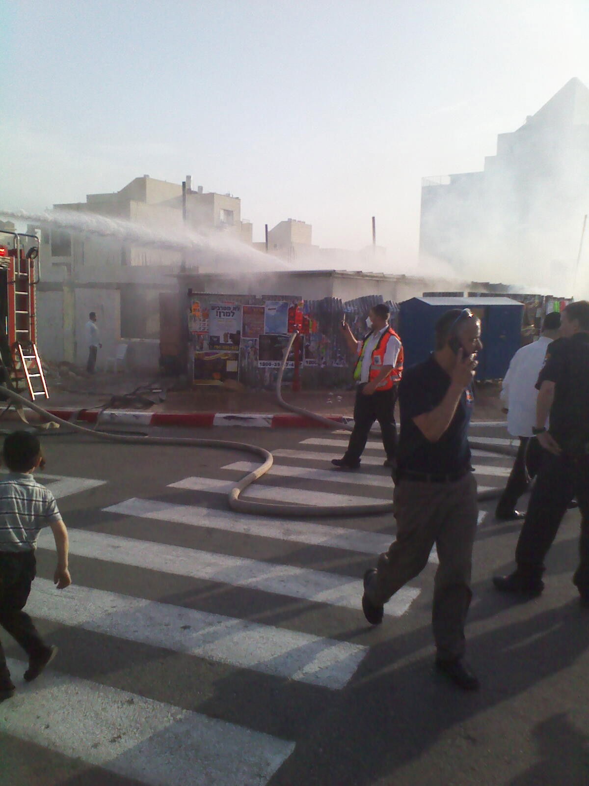 אלעד: בית הכנסת עלה באש, ספרי התורה חולצו בנס