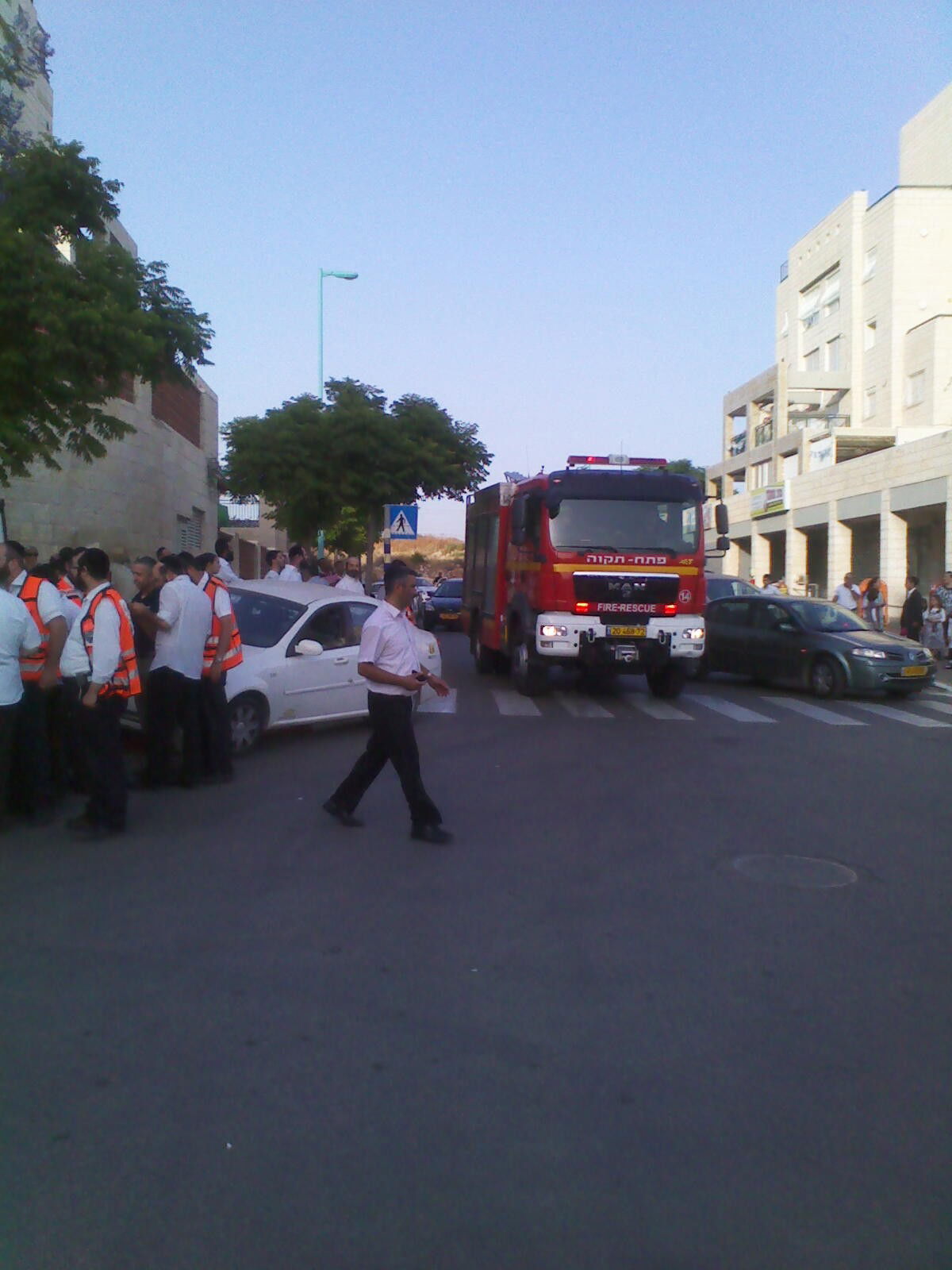 אלעד: בית הכנסת עלה באש, ספרי התורה חולצו בנס