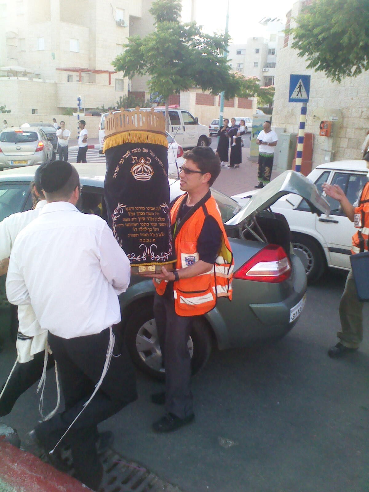 אלעד: בית הכנסת עלה באש, ספרי התורה חולצו בנס