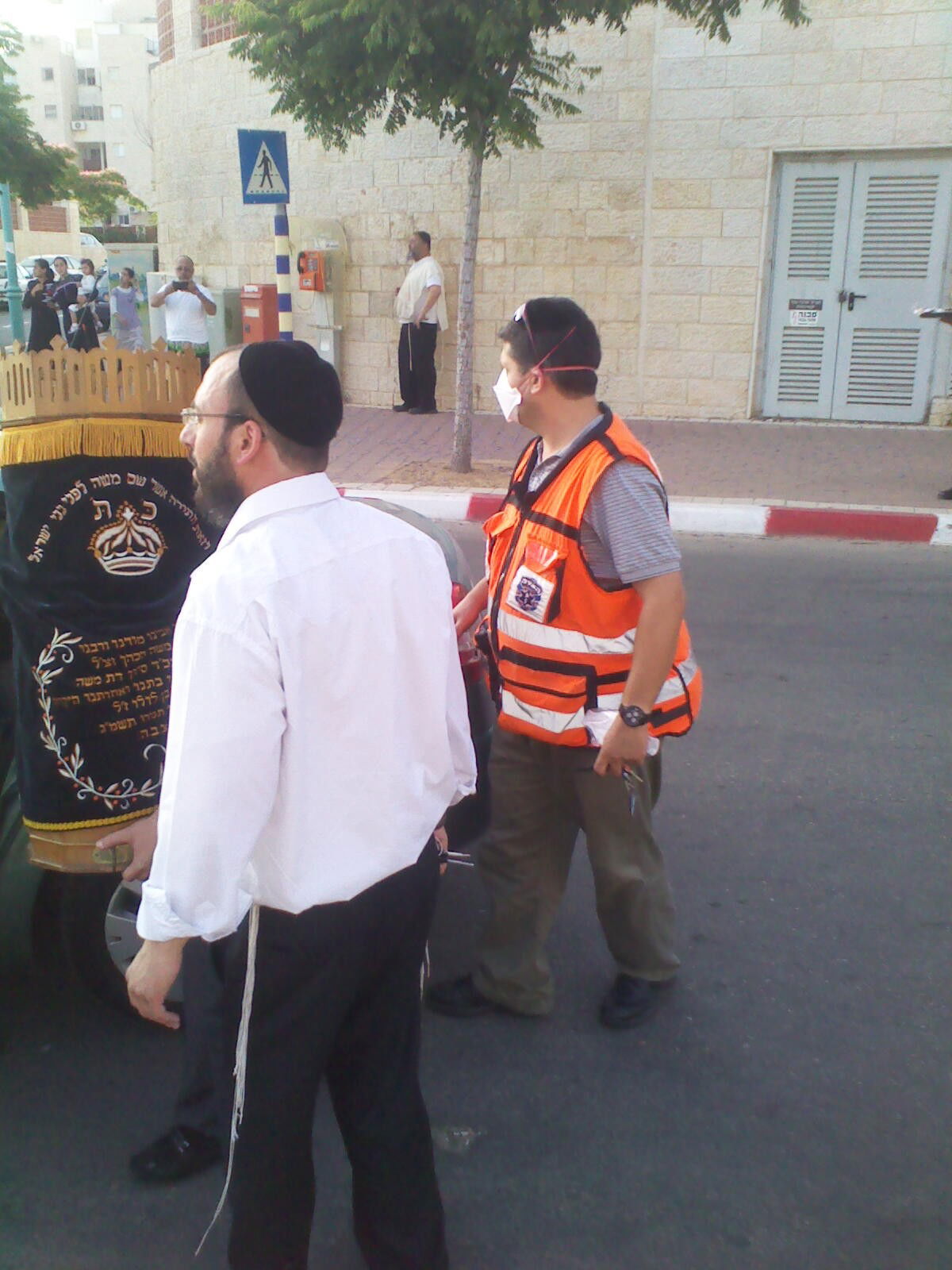 אלעד: בית הכנסת עלה באש, ספרי התורה חולצו בנס