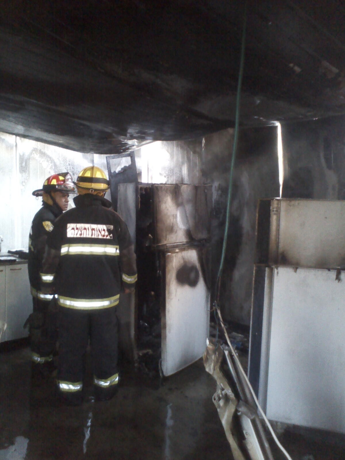 אלעד: בית הכנסת עלה באש, ספרי התורה חולצו בנס