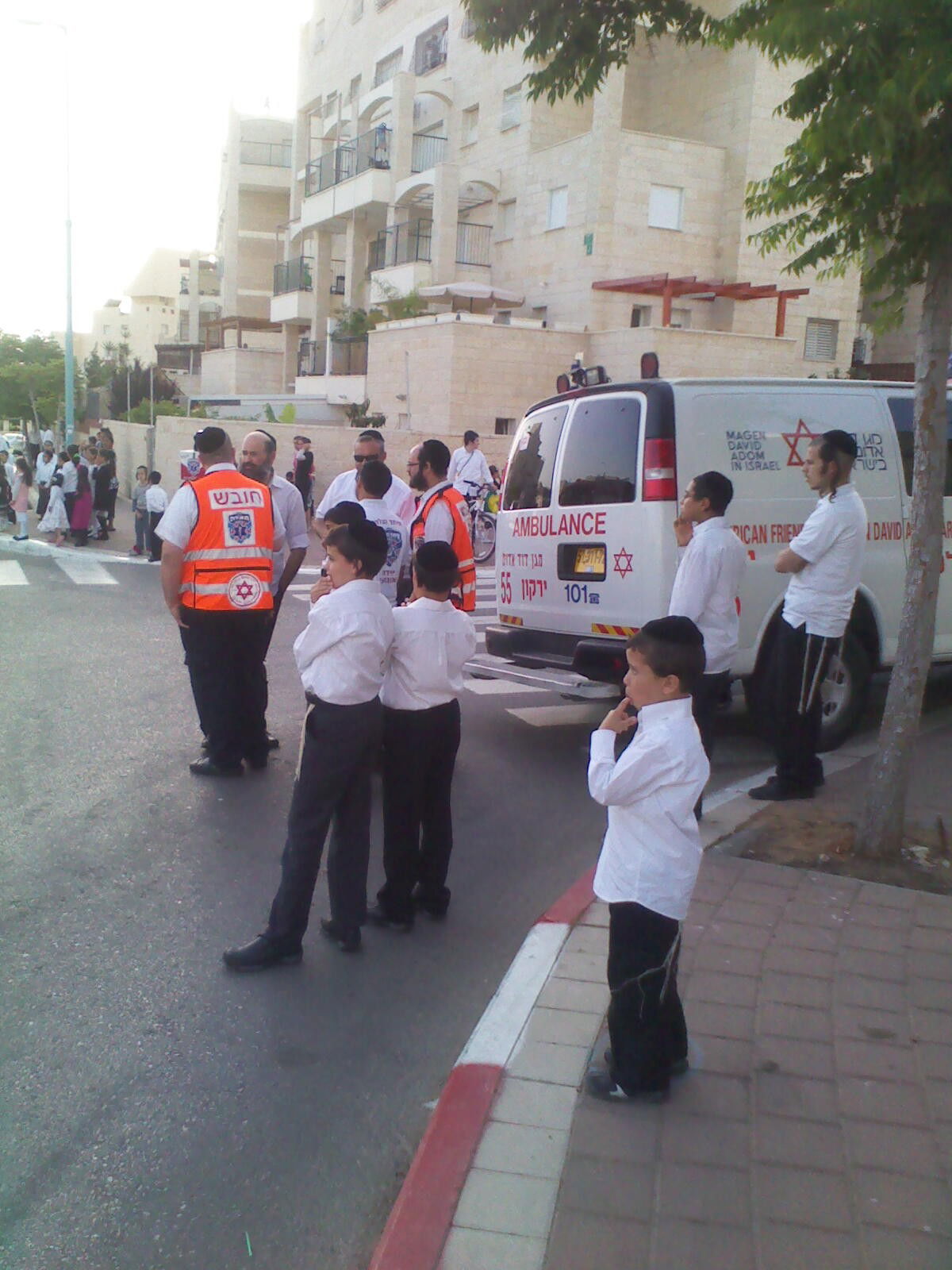 אלעד: בית הכנסת עלה באש, ספרי התורה חולצו בנס