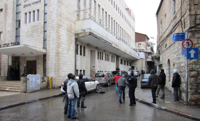 חוקרי רשות המיסים במאה שערים