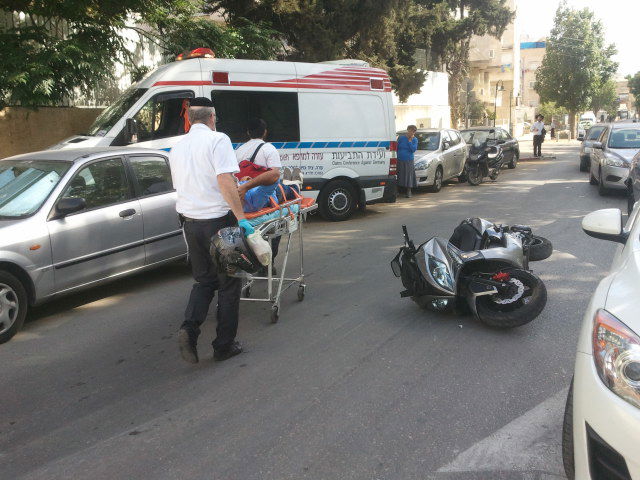 בני-ברק: רוכב אופנוע החליק ונפצע