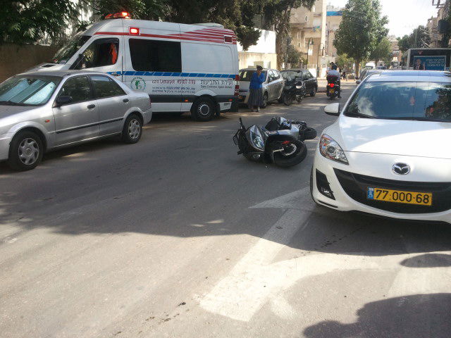 בני-ברק: רוכב אופנוע החליק ונפצע