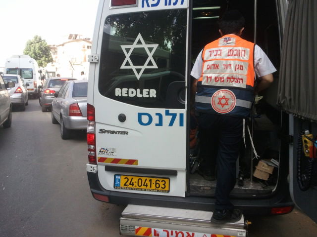 בני-ברק: רוכב אופנוע החליק ונפצע