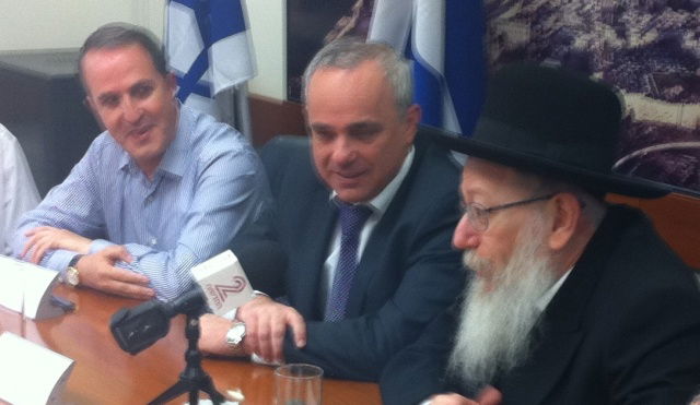 ליצמן ושטייניץ במעמד החתימה, אתמול