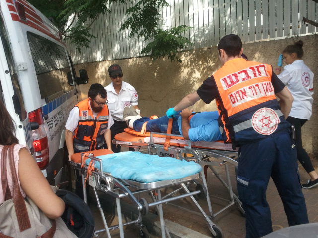 בני-ברק: רוכב אופנוע החליק ונפצע