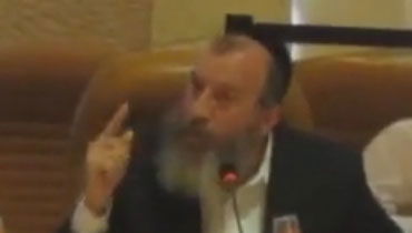 צפו: מהומת ענק בישיבת עיריית ירושלים