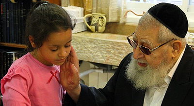 הרב עובדיה ליטף את רחל ופרץ בבכי: "ישלם ה' פועלך"