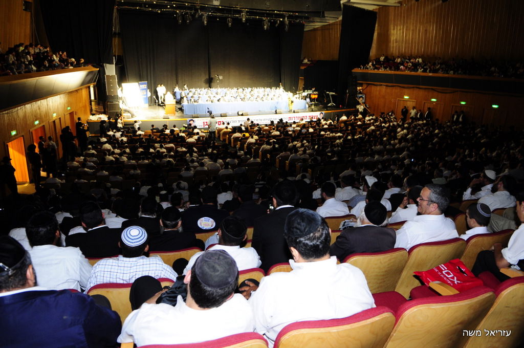 אלפים בכנס התעוררות לעילוי נשמת הרב ניסים יגן זצ"ל