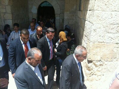 בלעדי: ראש-הממשלה הפלסטיני בקבר שמואל הנביא