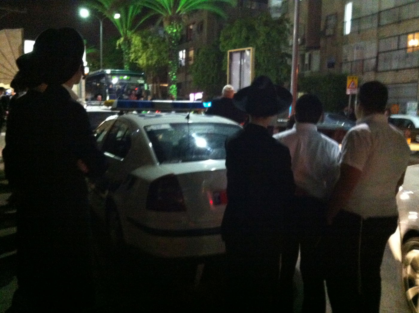 בני-ברק: ליל מהומות בתחנות האוטובוסים לאחר החתונות