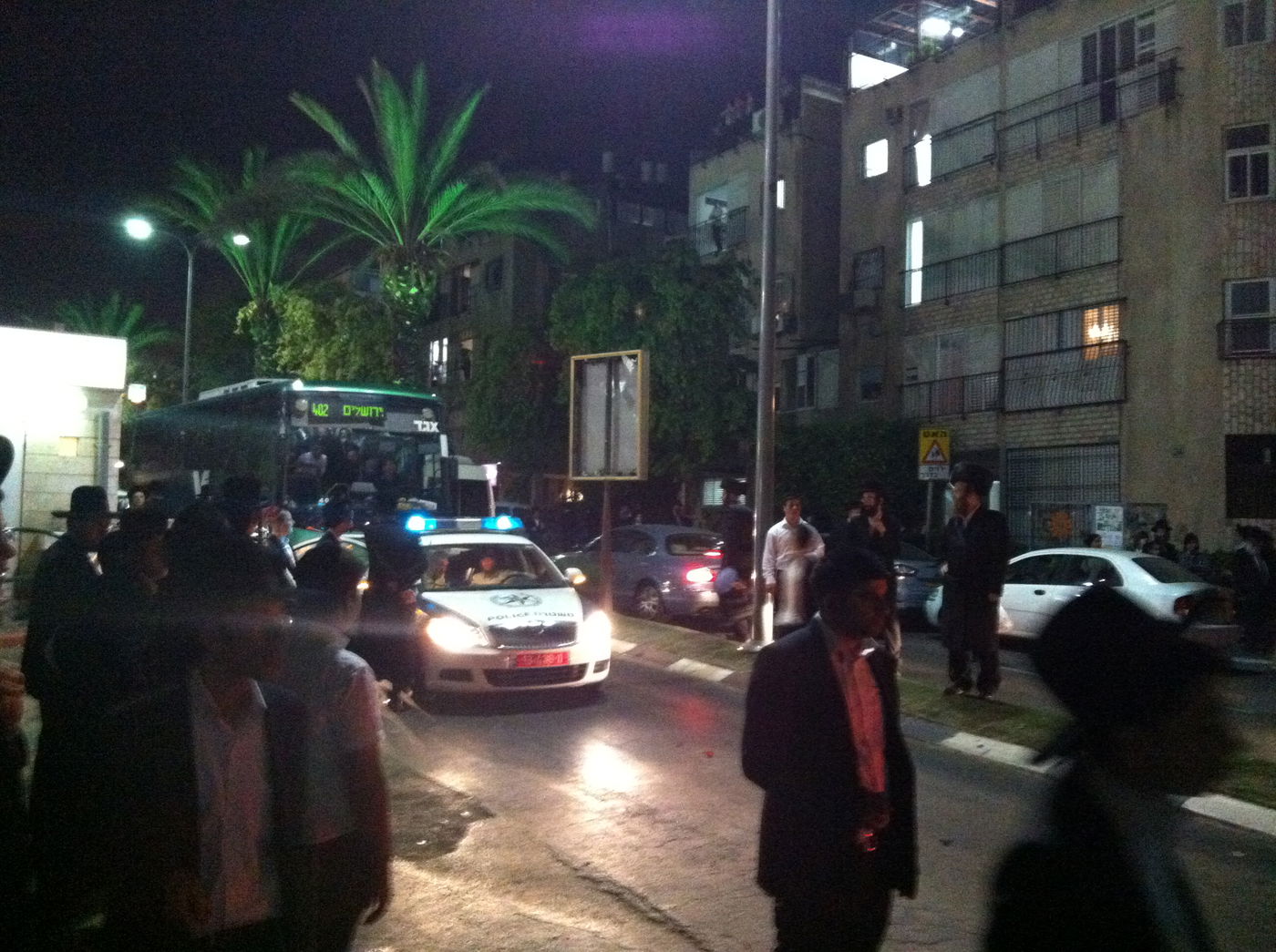 בני-ברק: ליל מהומות בתחנות האוטובוסים לאחר החתונות