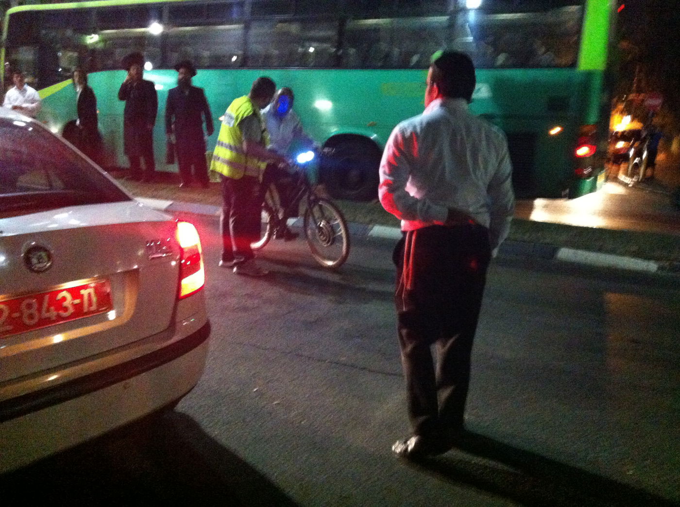 בני-ברק: ליל מהומות בתחנות האוטובוסים לאחר החתונות