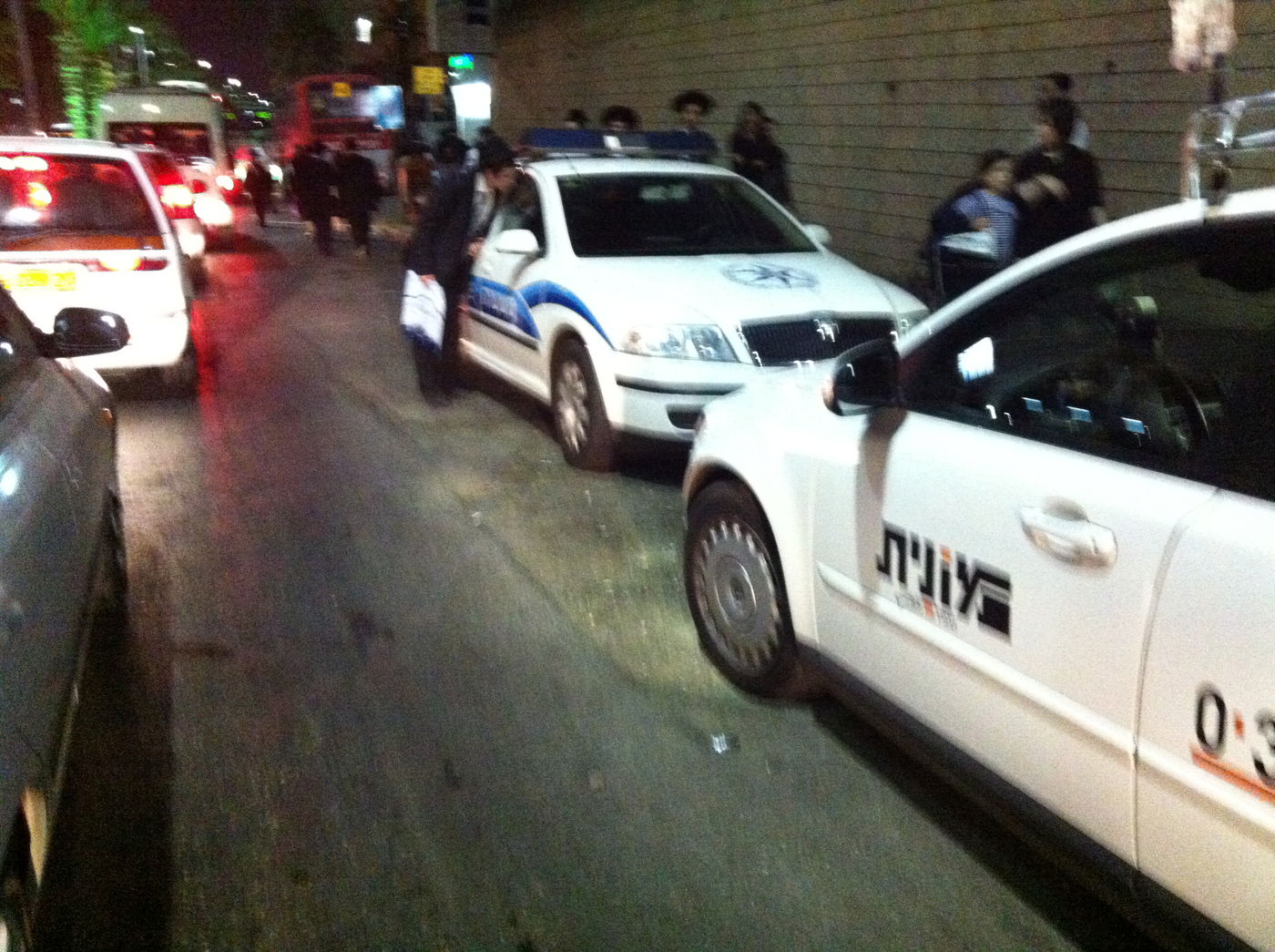 בני-ברק: ליל מהומות בתחנות האוטובוסים לאחר החתונות