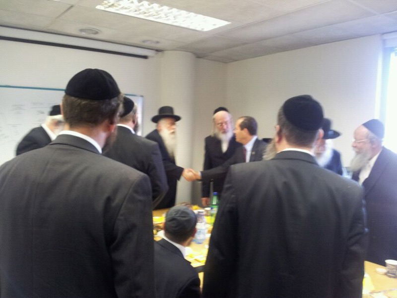 ועידת פסגה: ליצמן ומאיר פרוש נפגשו