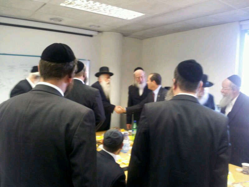 ועידת פסגה: ליצמן ומאיר פרוש נפגשו