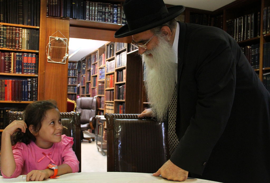 הרב עובדיה ליטף את רחל ופרץ בבכי: "ישלם ה' פועלך"