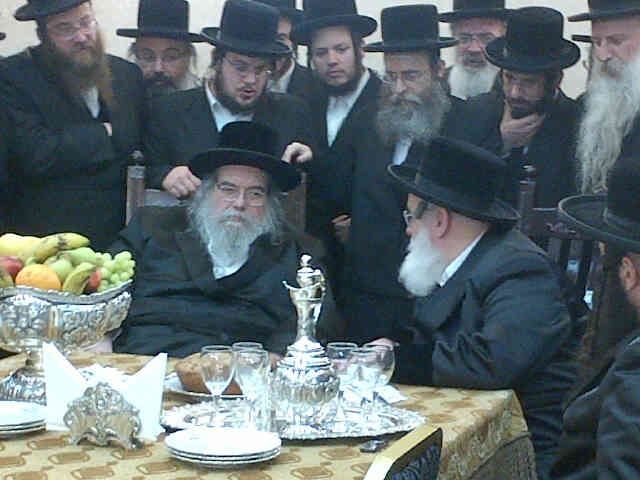 האדמו"ר מויז'ניץ בביקור אצל גיסו האדמו"ר מבעלזא