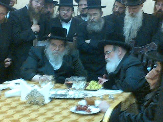 האדמו"ר מויז'ניץ בביקור אצל גיסו האדמו"ר מבעלזא