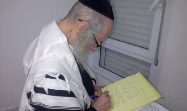 הרב ברלנד בעת כתיבת המכתב