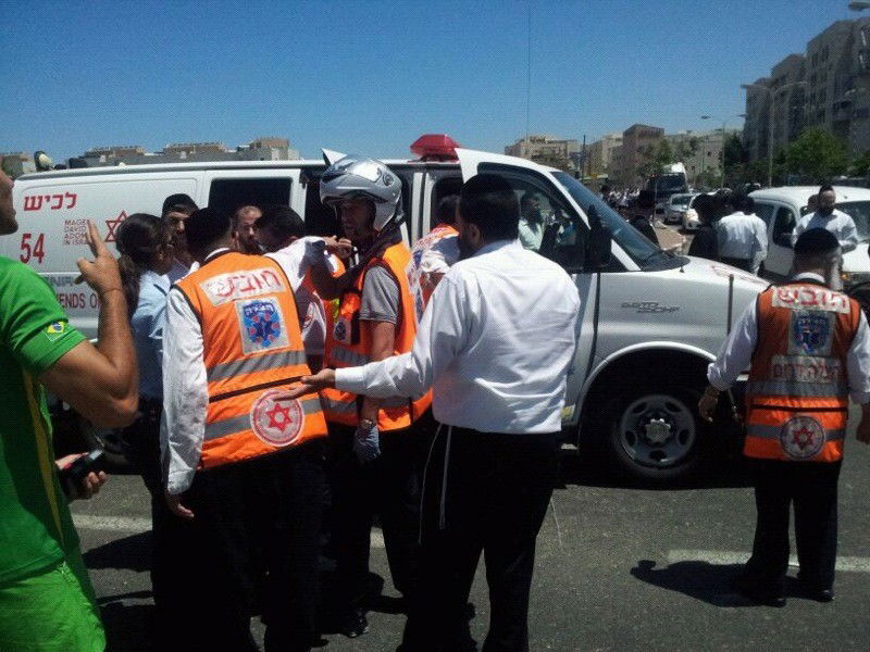 אשדוד: צעיר חרדי נפצע קשה כשרכב על אופנוע ונפגע מרכב