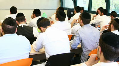 הדרך לפרנסה בכבוד עוברת באקדמיה