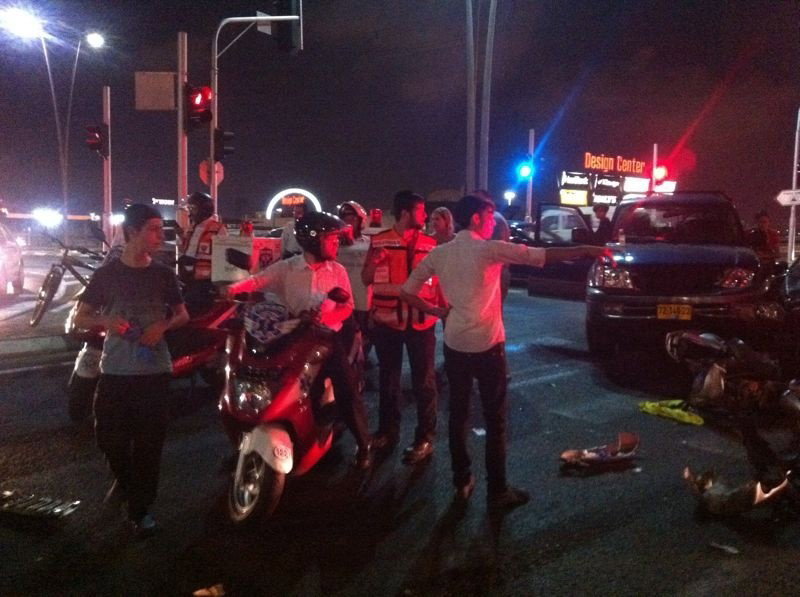 תאונה בבני ברק: רוכב אופנוע אם ושני ילדיה נפצעו
