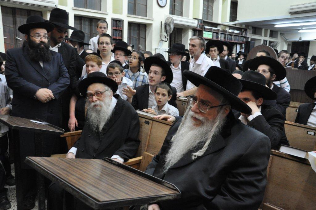 שנה לפטירת ראש-הישיבה: גדולי ישראל בעצרת מספד