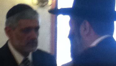 דרעי וישי לוחצים יד