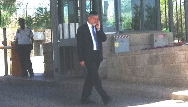 אלי ישי בהליכה