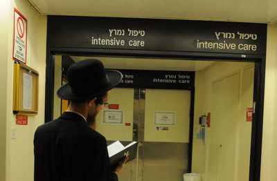 מה באמת קורה בקומה השמינית?