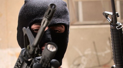 נהג משאית ישראלי נשדד והרג שני פלסטינים