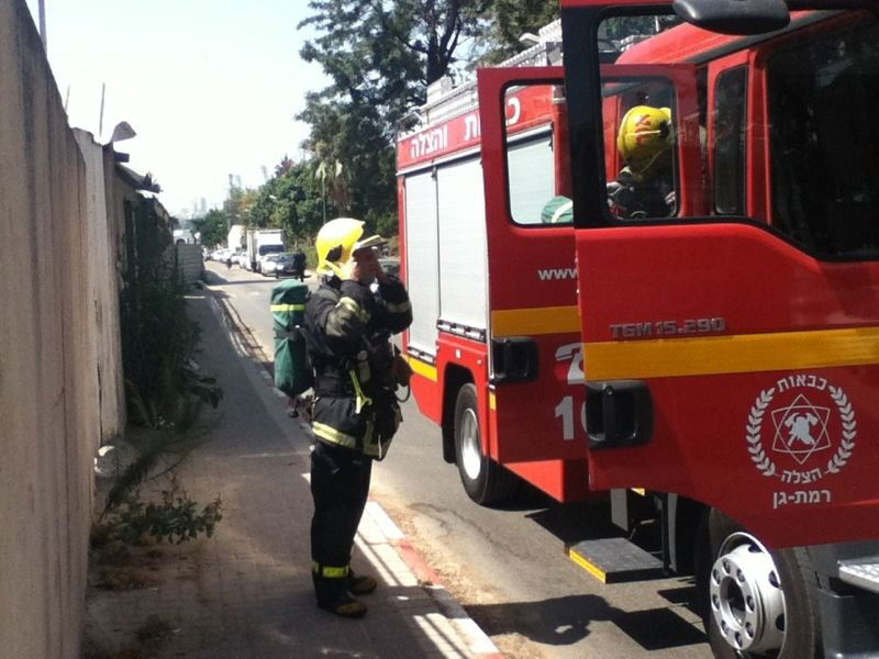 צפו: שריפה במקלט אולם שמחות בבני-ברק