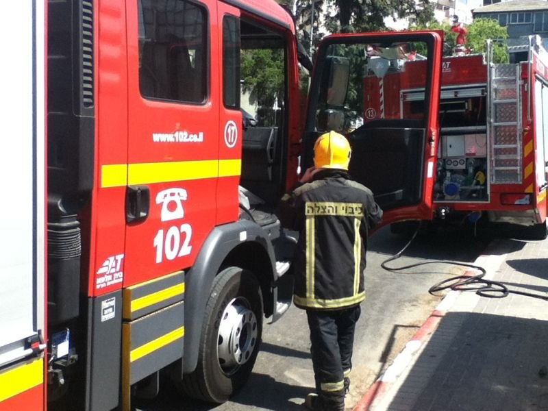 צפו: שריפה במקלט אולם שמחות בבני-ברק