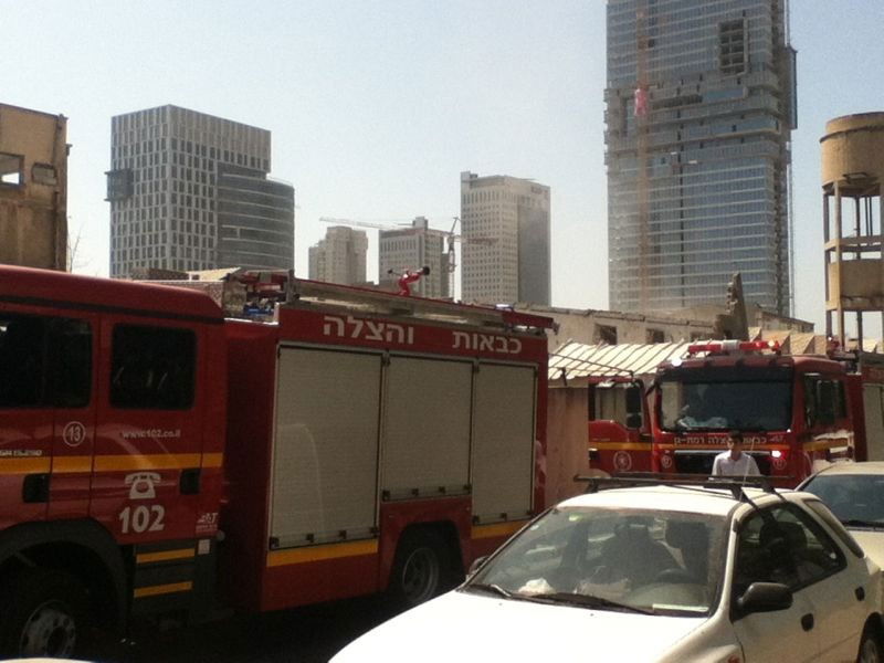 צפו: שריפה במקלט אולם שמחות בבני-ברק