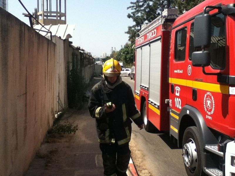 צפו: שריפה במקלט אולם שמחות בבני-ברק