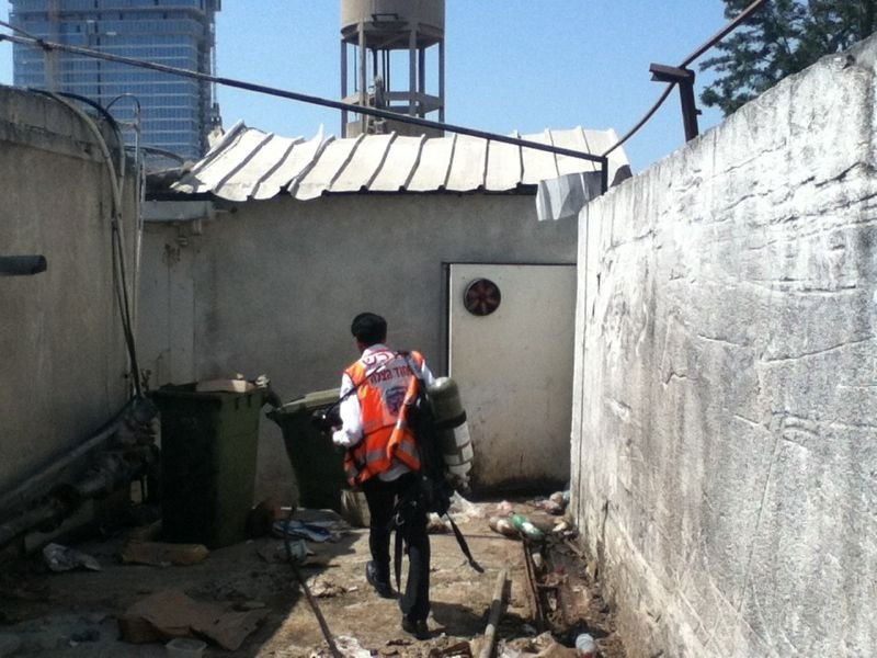 צפו: שריפה במקלט אולם שמחות בבני-ברק