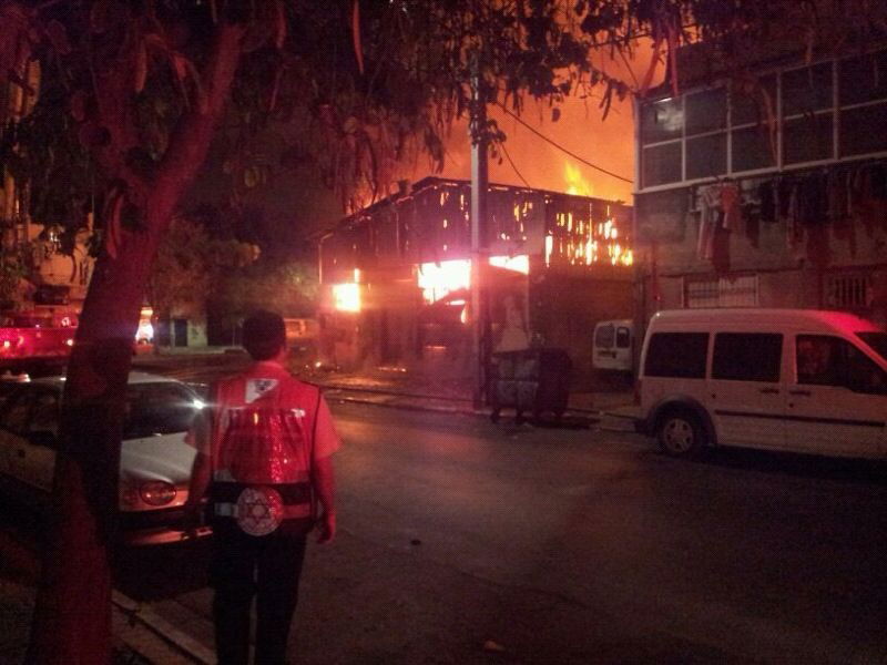 שריפת ענק משתוללת בתל אביב