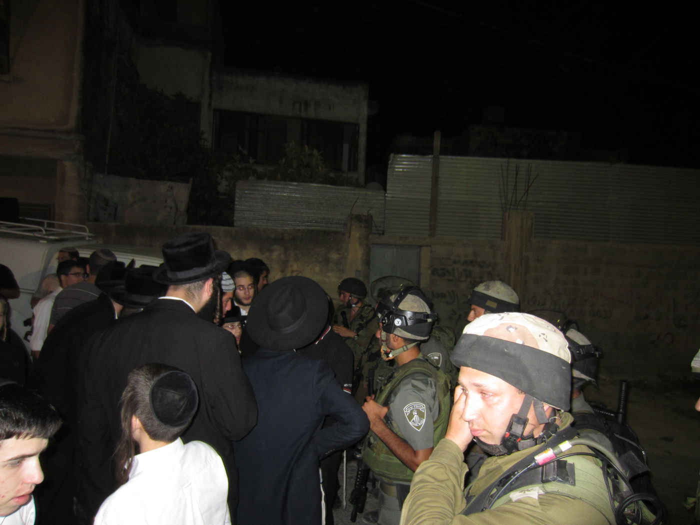 פחד באישון ליל: כך חודרים מאות מתפללים לכפר ערבי