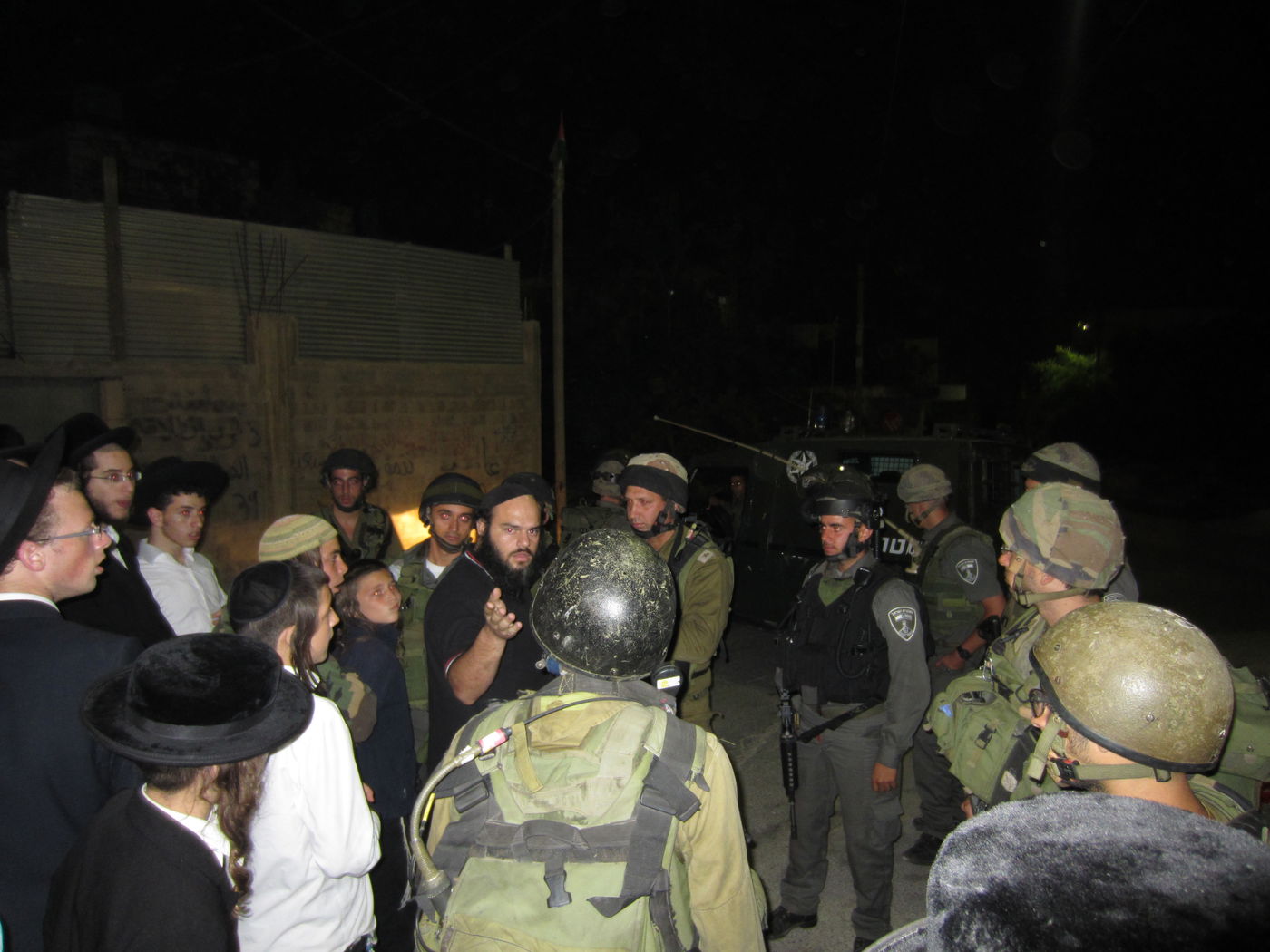 פחד באישון ליל: כך חודרים מאות מתפללים לכפר ערבי