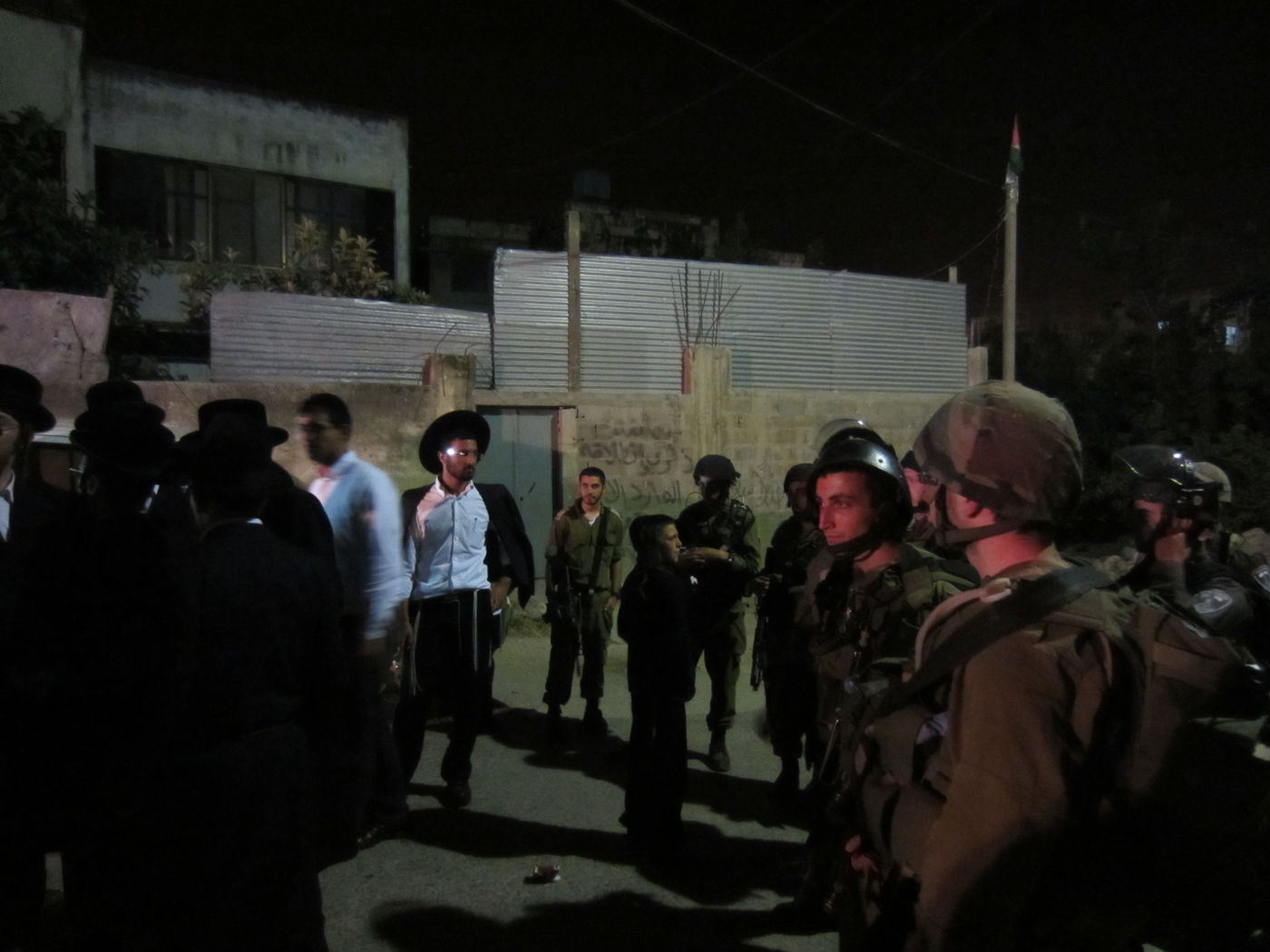 פחד באישון ליל: כך חודרים מאות מתפללים לכפר ערבי