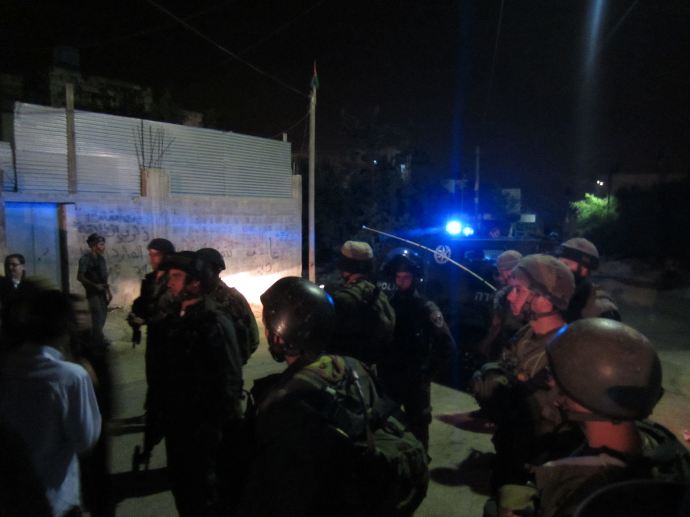 פחד באישון ליל: כך חודרים מאות מתפללים לכפר ערבי