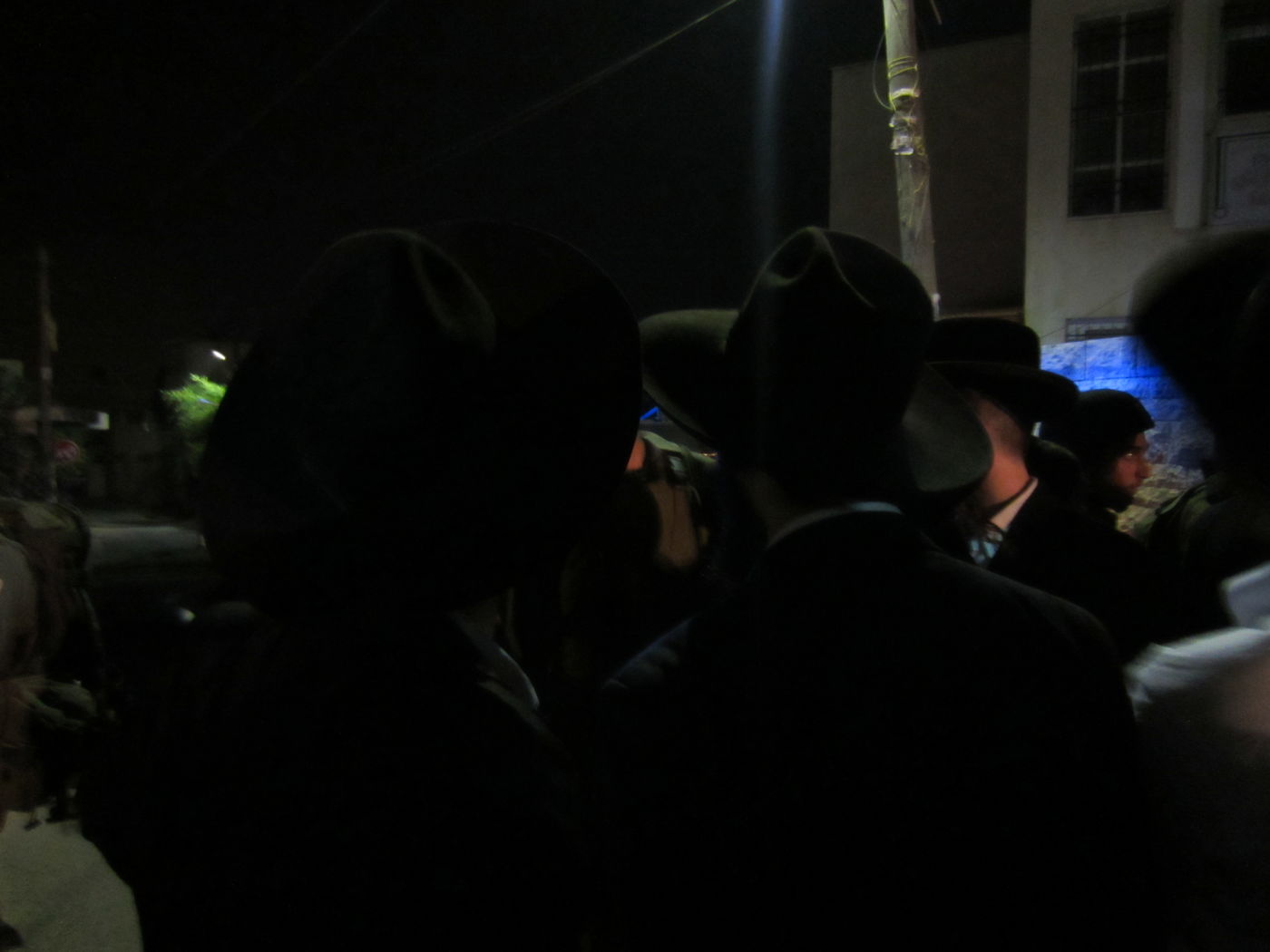 פחד באישון ליל: כך חודרים מאות מתפללים לכפר ערבי