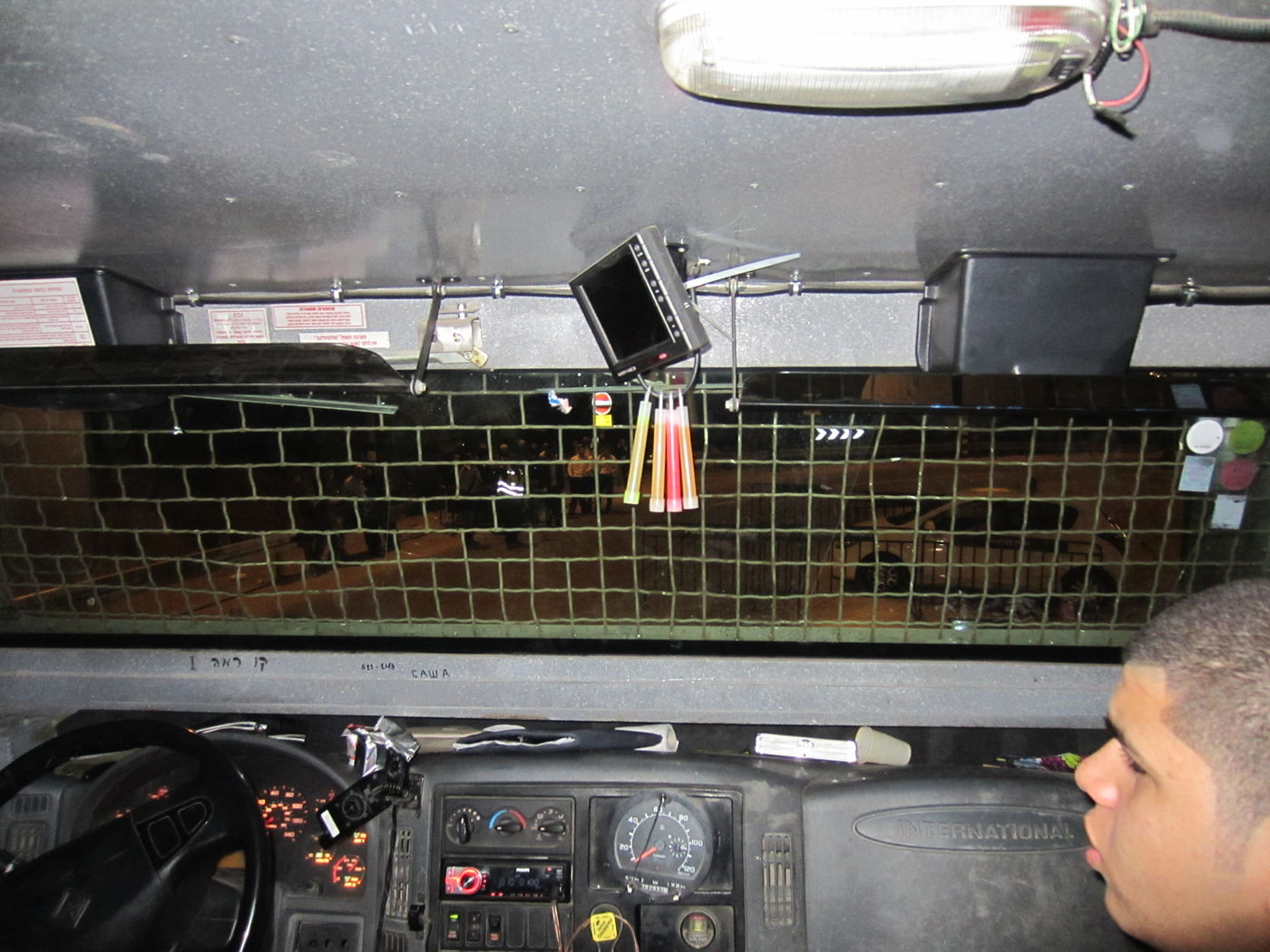 פחד באישון ליל: כך חודרים מאות מתפללים לכפר ערבי