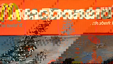 מקדונלד'ס תילחם על העסקת נערים בשבת