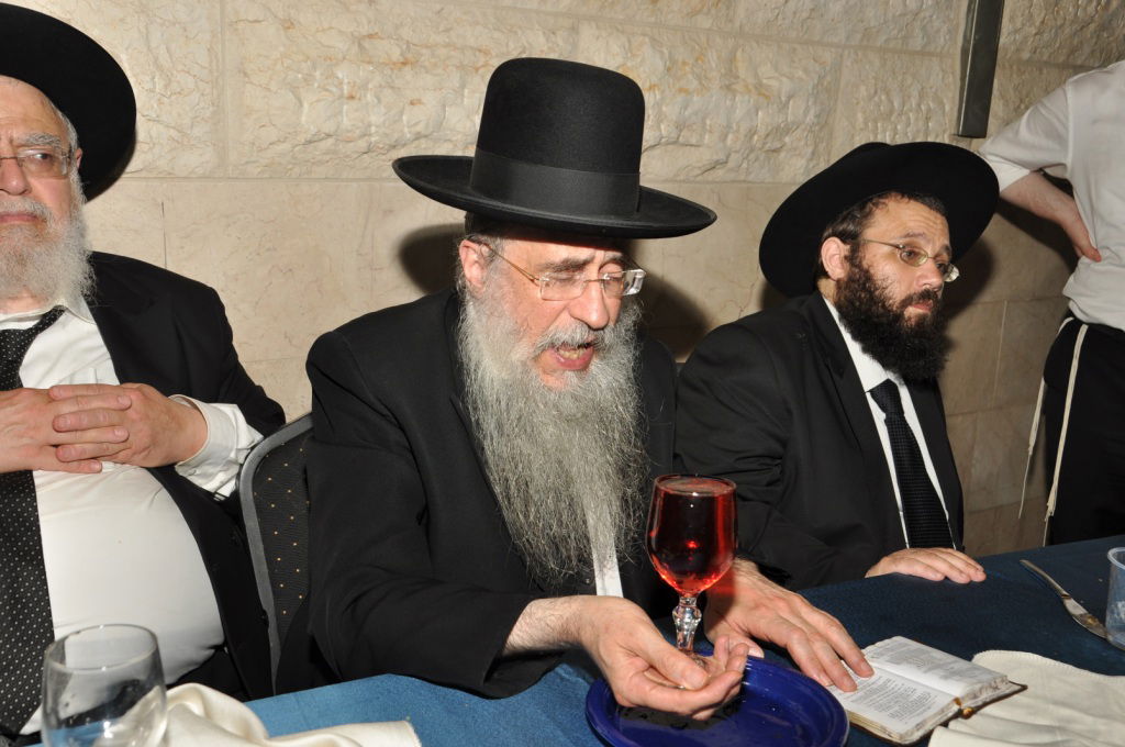 תיעוד מרהיב: השמחה של תלמידי פוניבז'