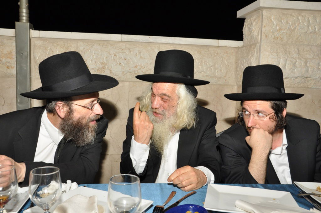 תיעוד מרהיב: השמחה של תלמידי פוניבז'